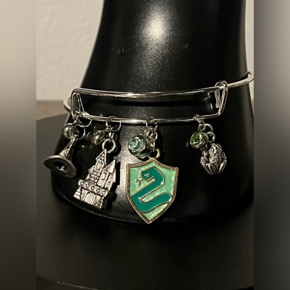 Harry Potter theme slytherin charm bracelet - Picture 3 of 7